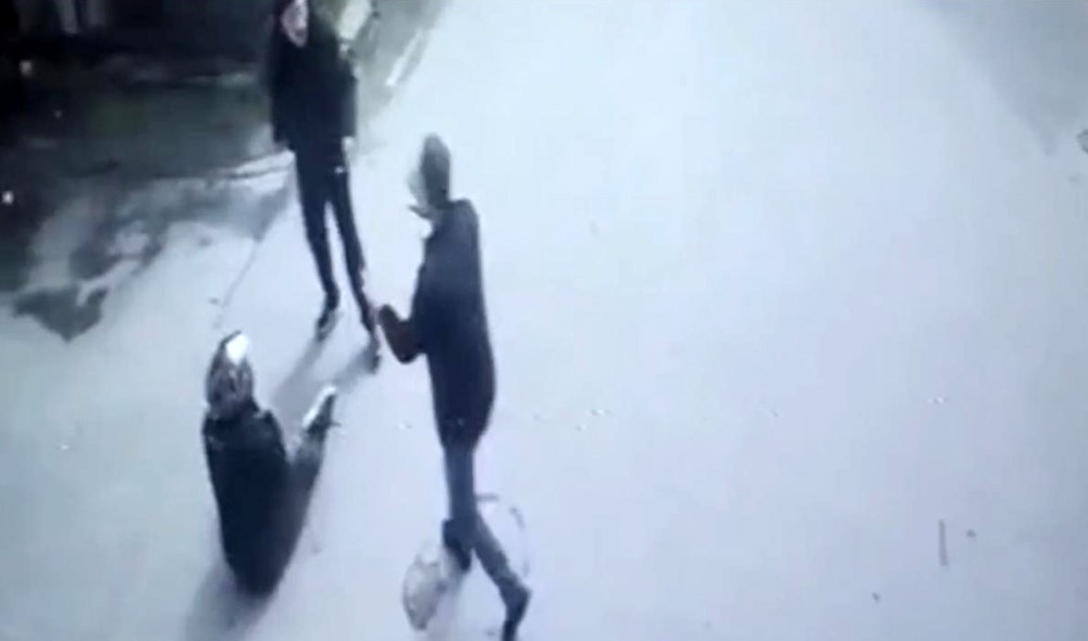 Kaza sonrası bıçaklı kavga kamerada
