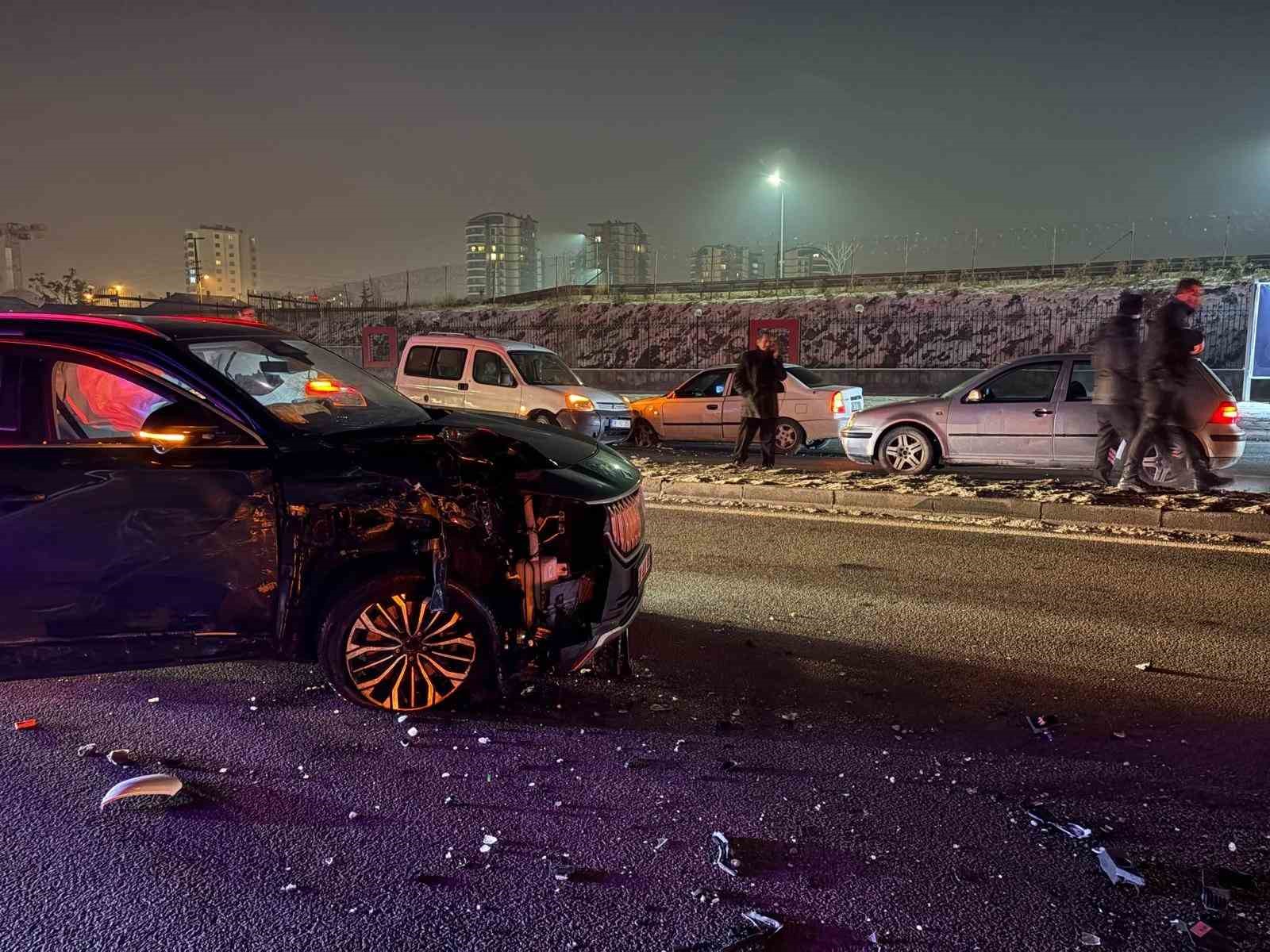 Kaza sonrası elektrikler kesildi, kazalar peş peşe geldi
