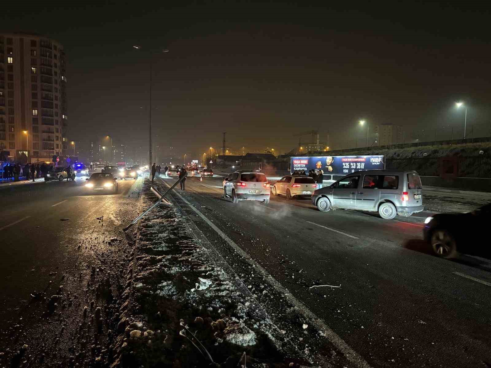 Kaza sonrası elektrikler kesildi, kazalar peş peşe geldi
