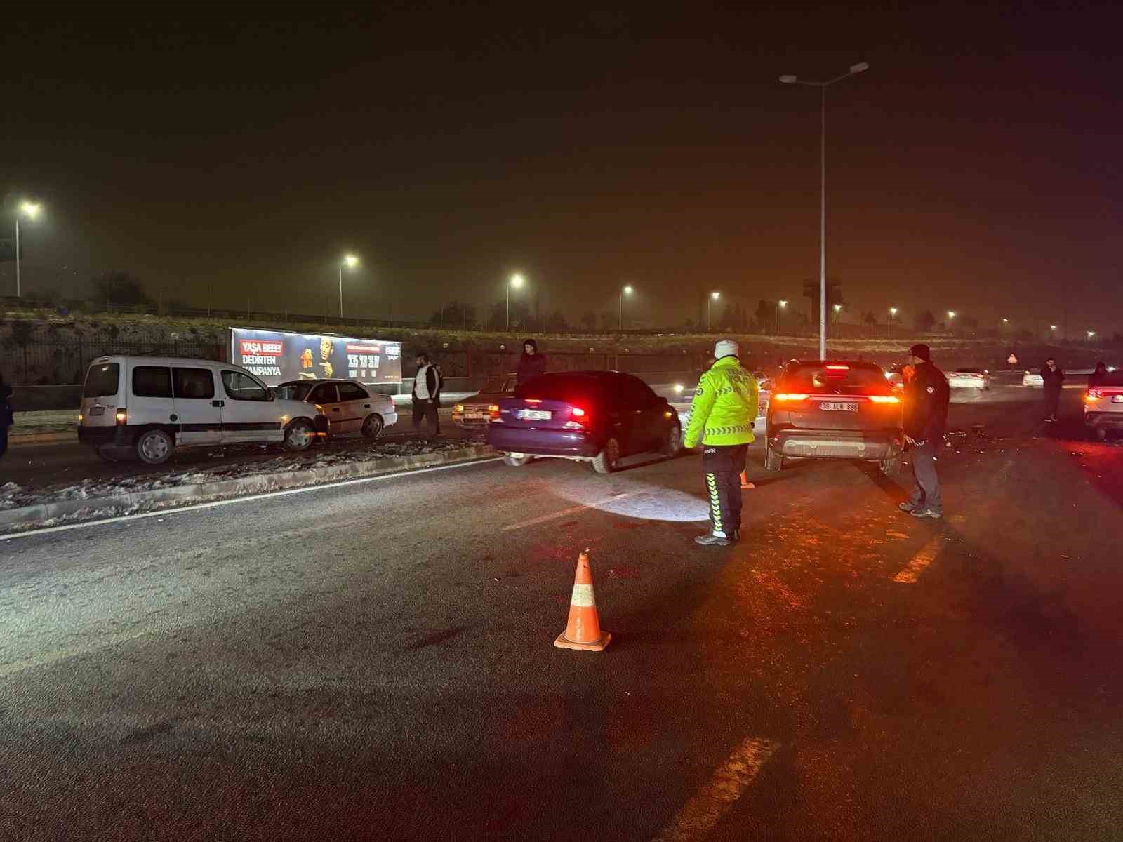 Kaza sonrası elektrikler kesildi, kazalar peş peşe geldi
