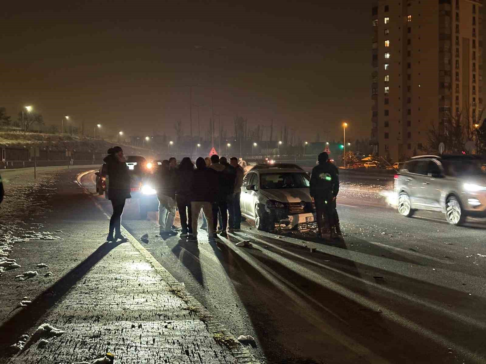 Kaza sonrası elektrikler kesildi, kazalar peş peşe geldi
