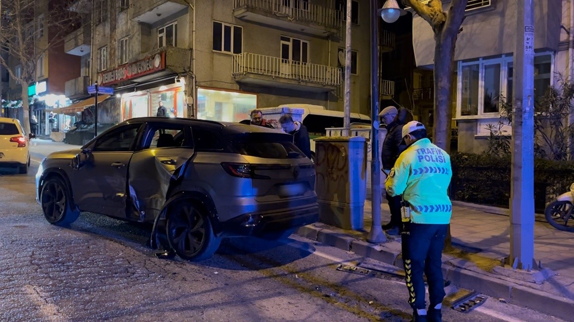 Kaza sonrası "eşimle kavga ettim" diyerek arabayı bırakıp olay yerinden firar etmiş
