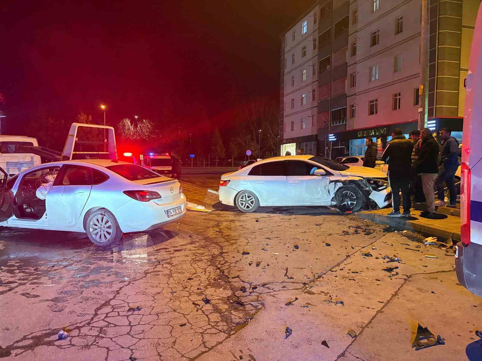 Kaza sonrası sürücü kaçtı, yakını yerine geçmeye çalıştı
