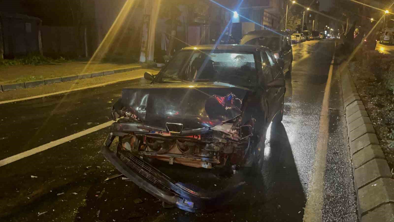 Kaza yapan alkollü sürücü, "Hepinizden özür diliyorum" diyerek hastaneye gitmeyi reddetti
Kaza yapan alkollü sürücü, "Hepinizden özür diliyorum" diyerek hastaneye gitmeyi reddetti