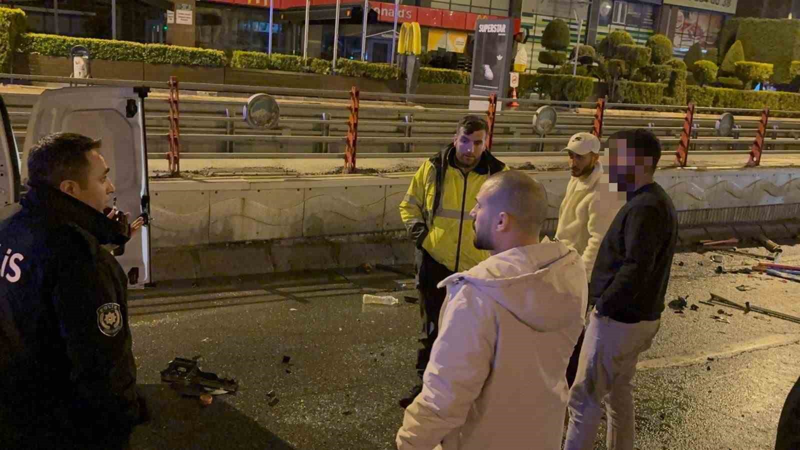 Kaza yapan ehliyetsiz ve alkollü sürücüyü, polis tedaviye ikna etti
