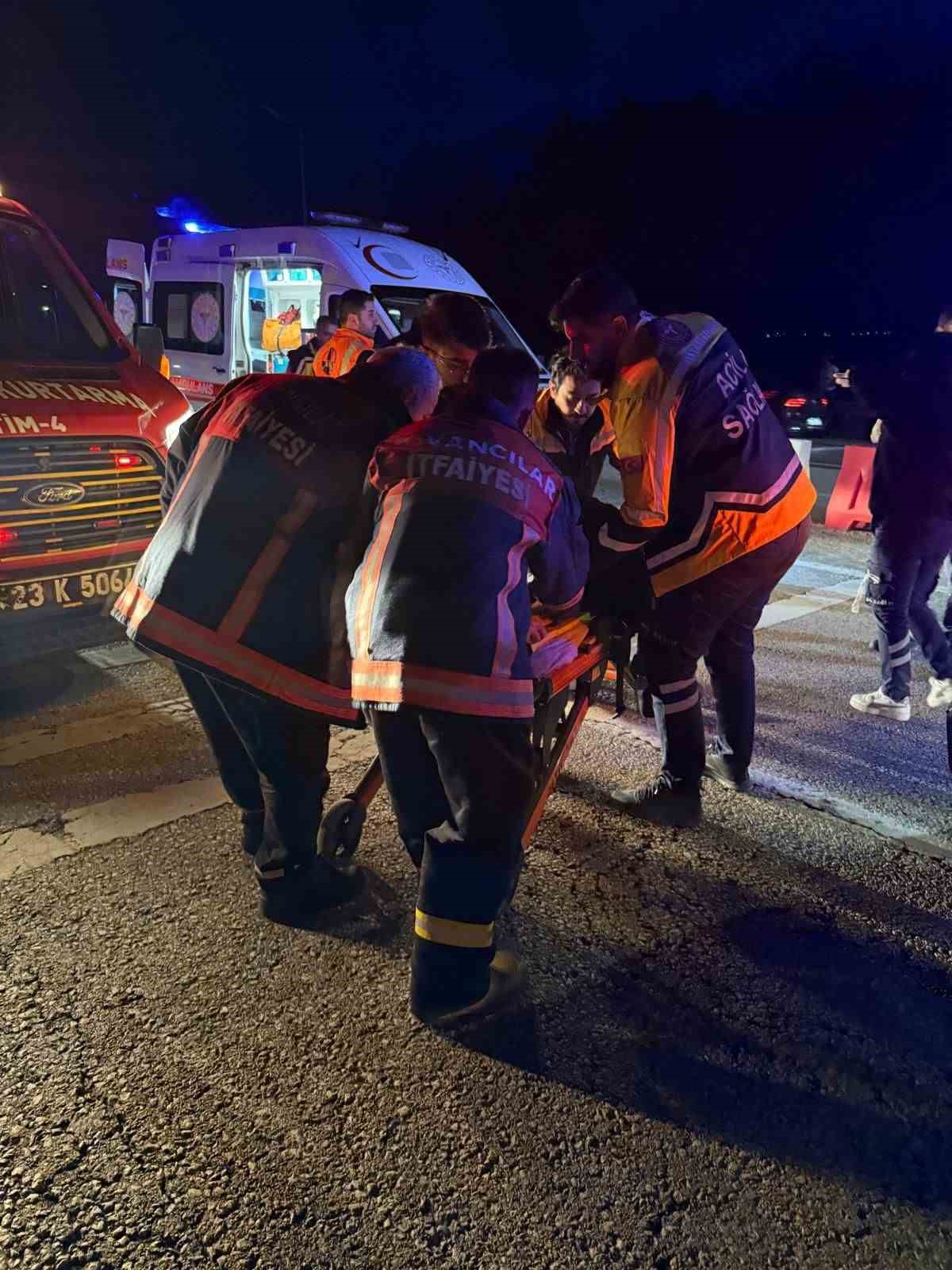 Kaza yapan otomobil ters döndü: 7 yaralı
