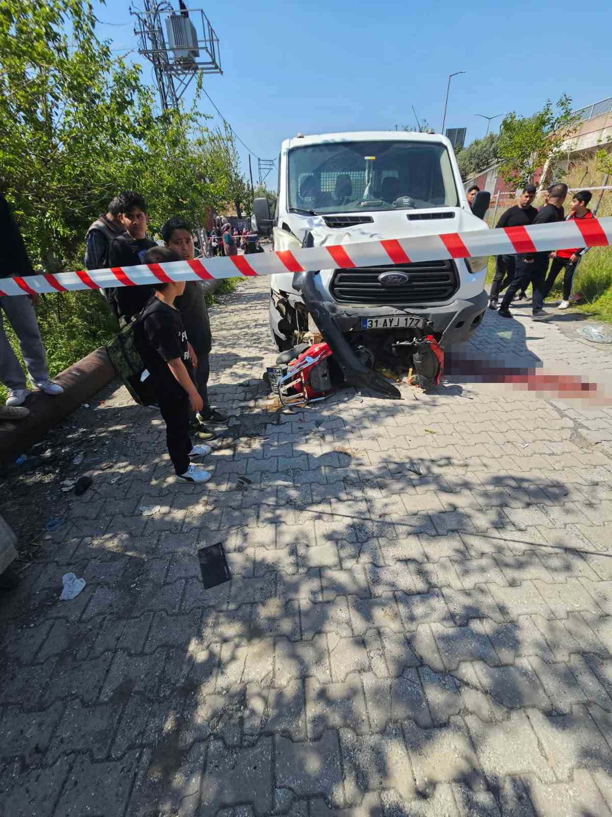 Kazada ağır yaralanan baba ve 3 yaşındaki kızını ölüm ayırdı
