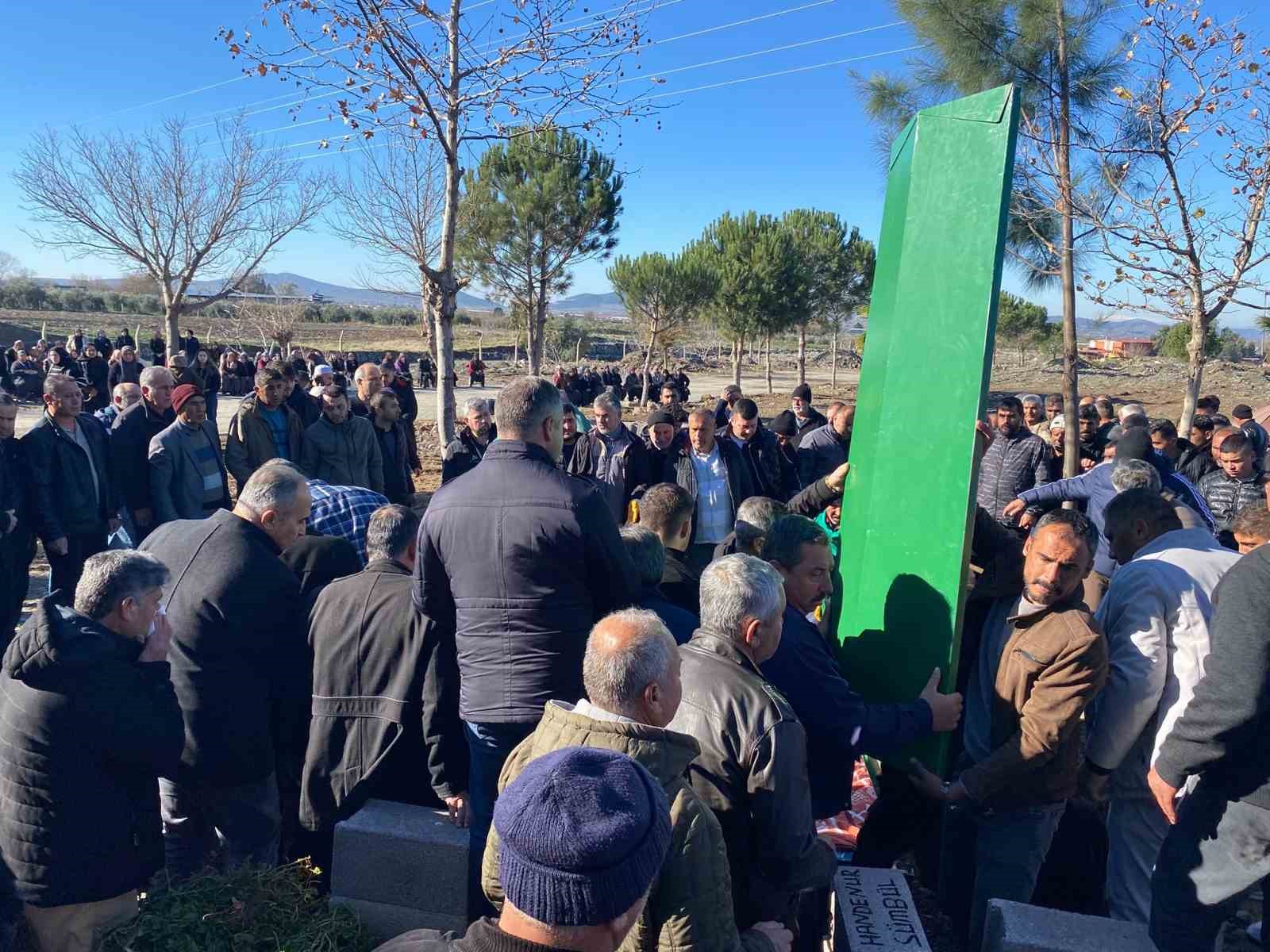 Kazada hayatını kaybeden baba ve gelin Düziçi’nde son yolculuğuna uğurlandı
