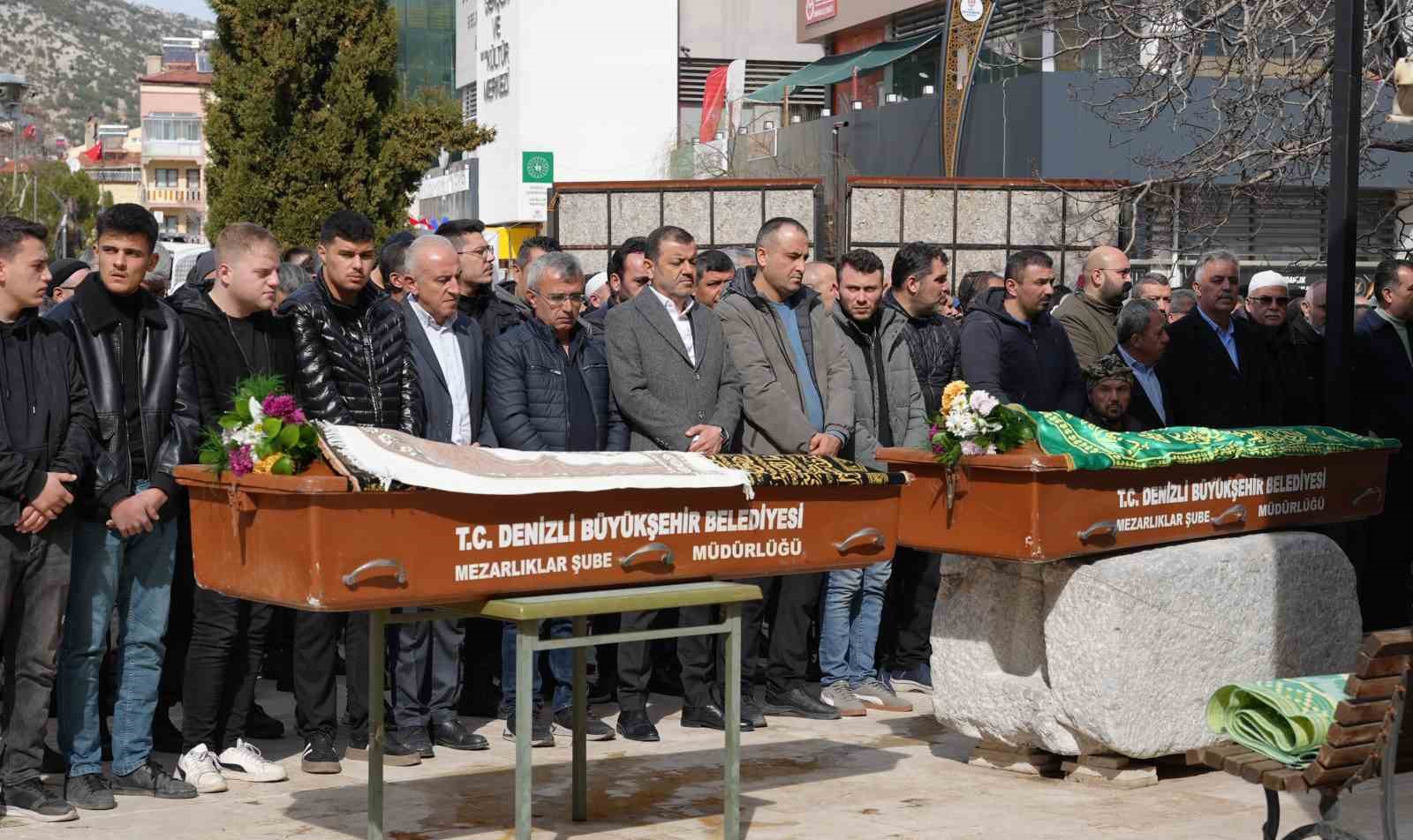 Kazada hayatını kaybeden baba ve oğlu son yolculuklarına uğurlandı
