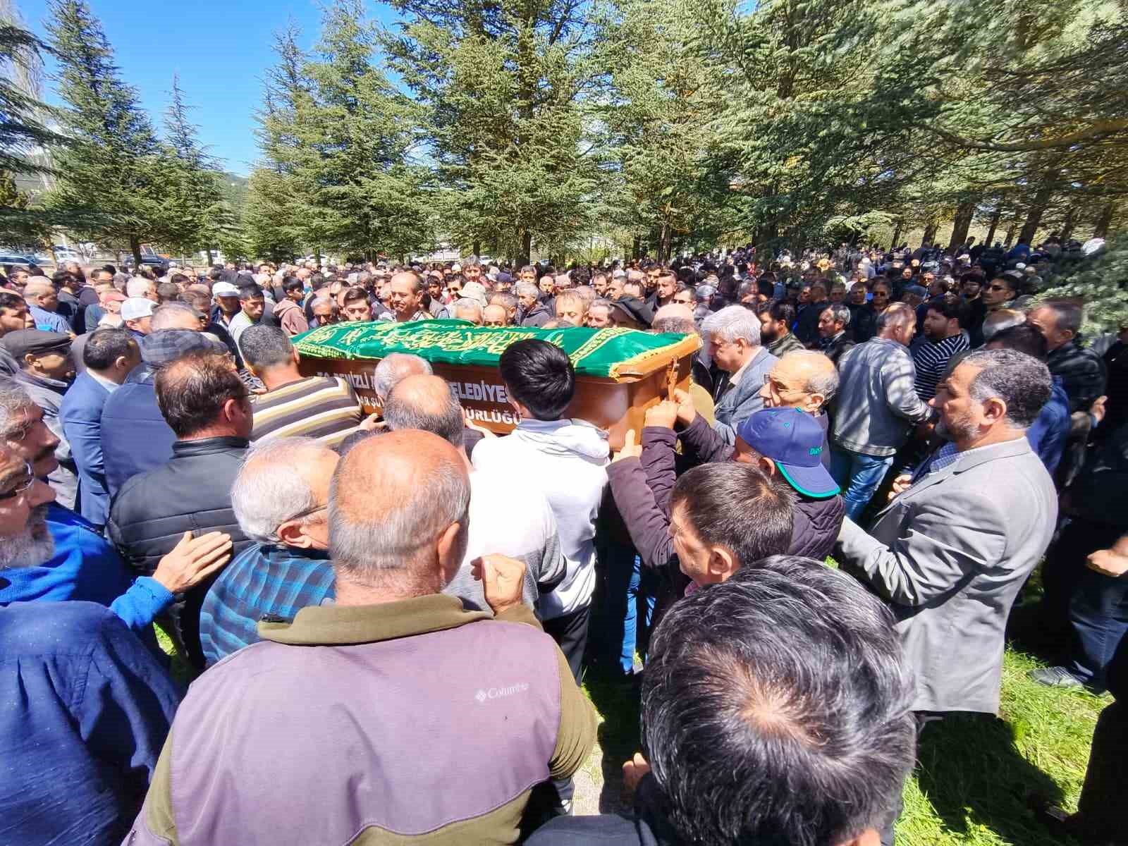 Kazada hayatını kaybeden kamyon sürücüsü son yolcuğuna uğurlandı
