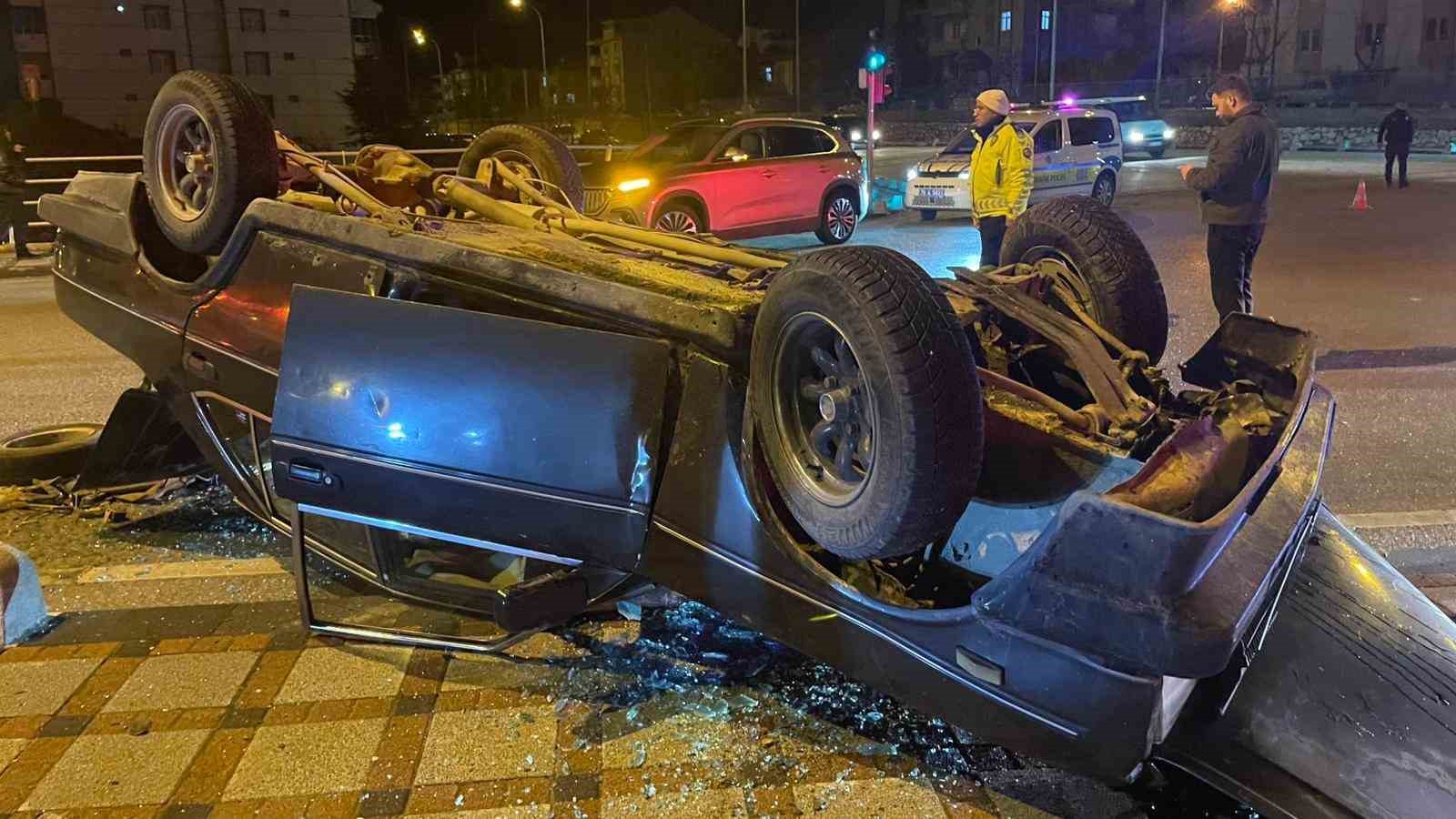 Kazada hurdaya dönen araçtan yara almadan kurtuldu
