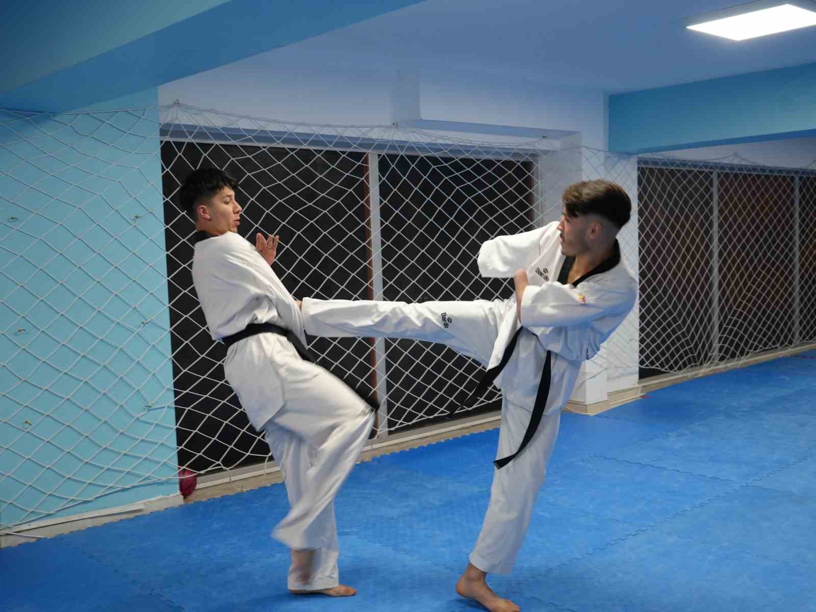 Kazada kollarını kaybetti, taekwondoyla hayata yeniden bağlandı
Kazada kollarını kaybetti, taekwondoyla hayata yeniden bağlandı