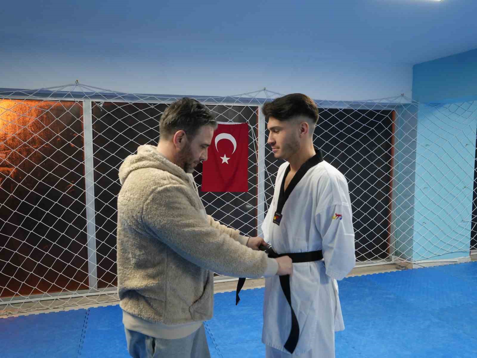 Kazada kollarını kaybetti, taekwondoyla hayata yeniden bağlandı
Kazada kollarını kaybetti, taekwondoyla hayata yeniden bağlandı