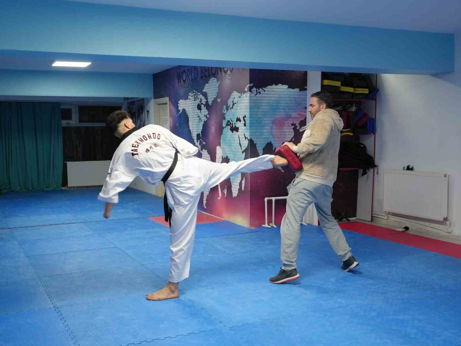 Kazada kollarını kaybetti, taekwondoyla hayata yeniden bağlandı
Kazada kollarını kaybetti, taekwondoyla hayata yeniden bağlandı