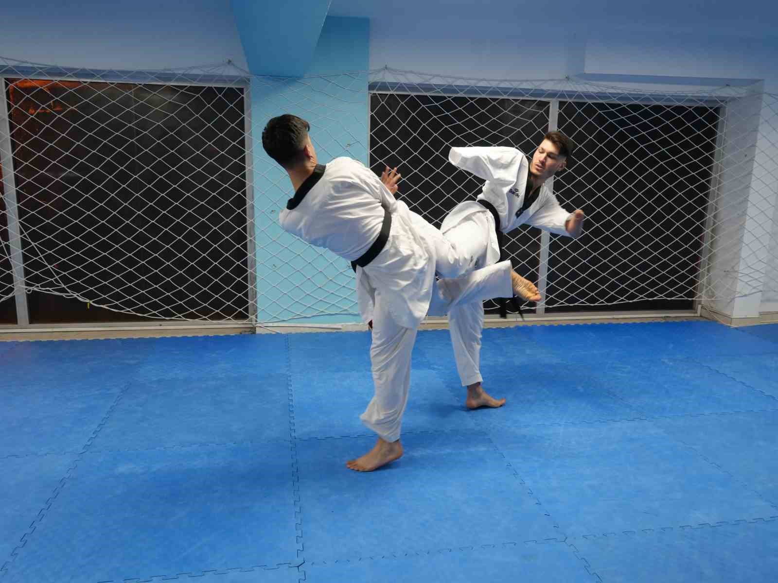 Kazada kollarını kaybetti, taekwondoyla hayata yeniden bağlandı
Kazada kollarını kaybetti, taekwondoyla hayata yeniden bağlandı