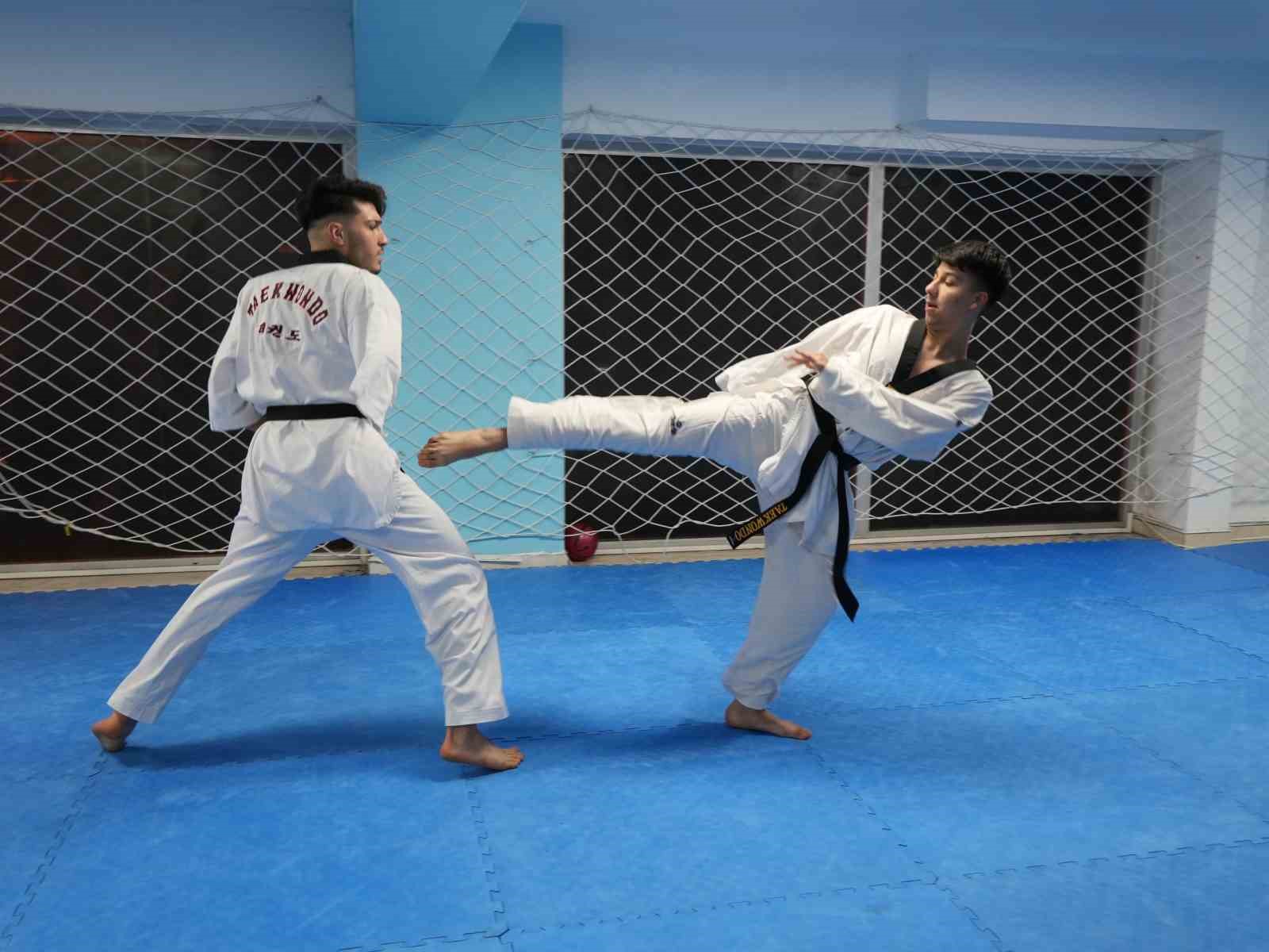 Kazada kollarını kaybetti, taekwondoyla hayata yeniden bağlandı
Kazada kollarını kaybetti, taekwondoyla hayata yeniden bağlandı
