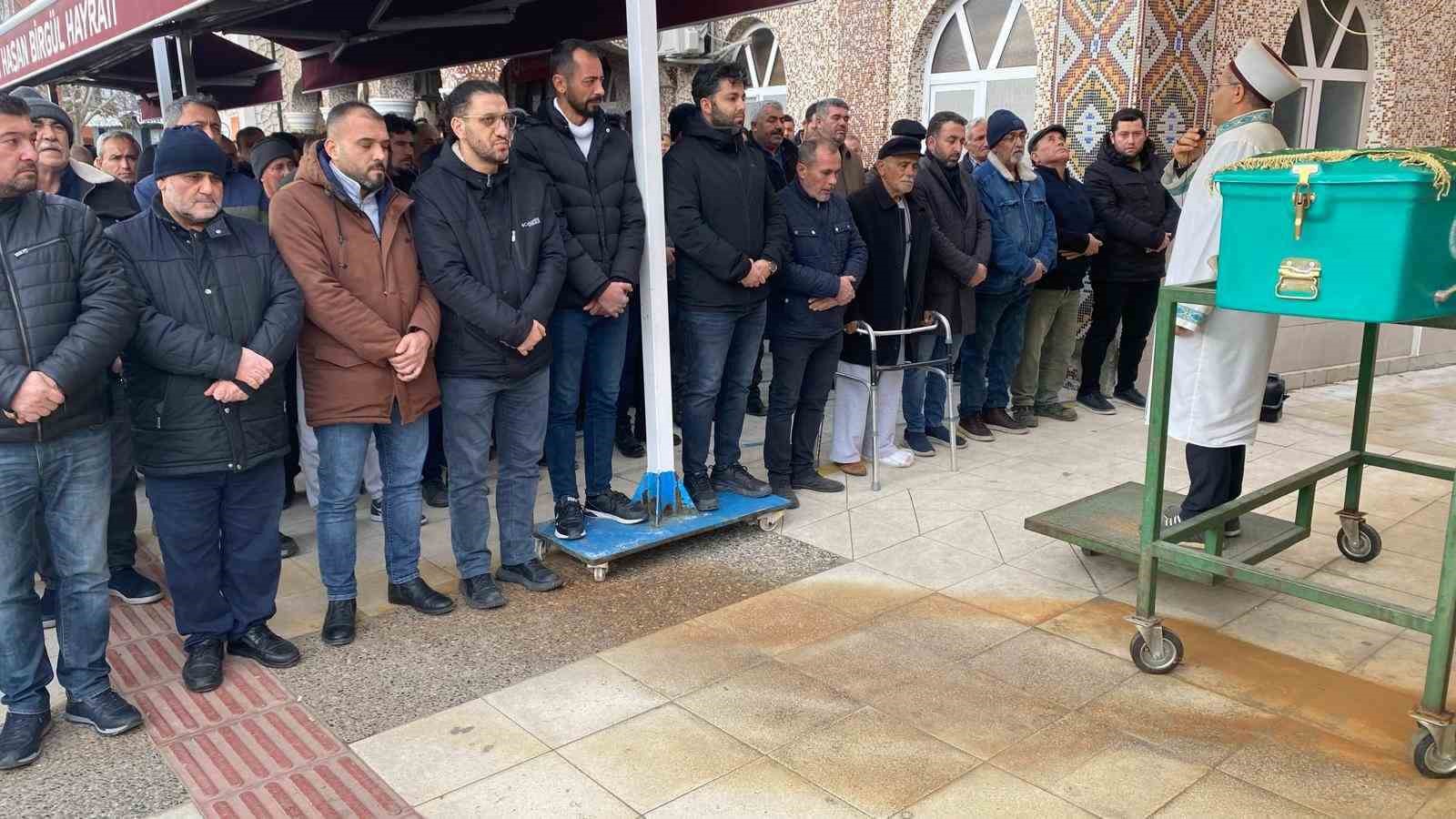 Kazada ölen baba ve oğlu gözyaşları arasında toprağa verildi
