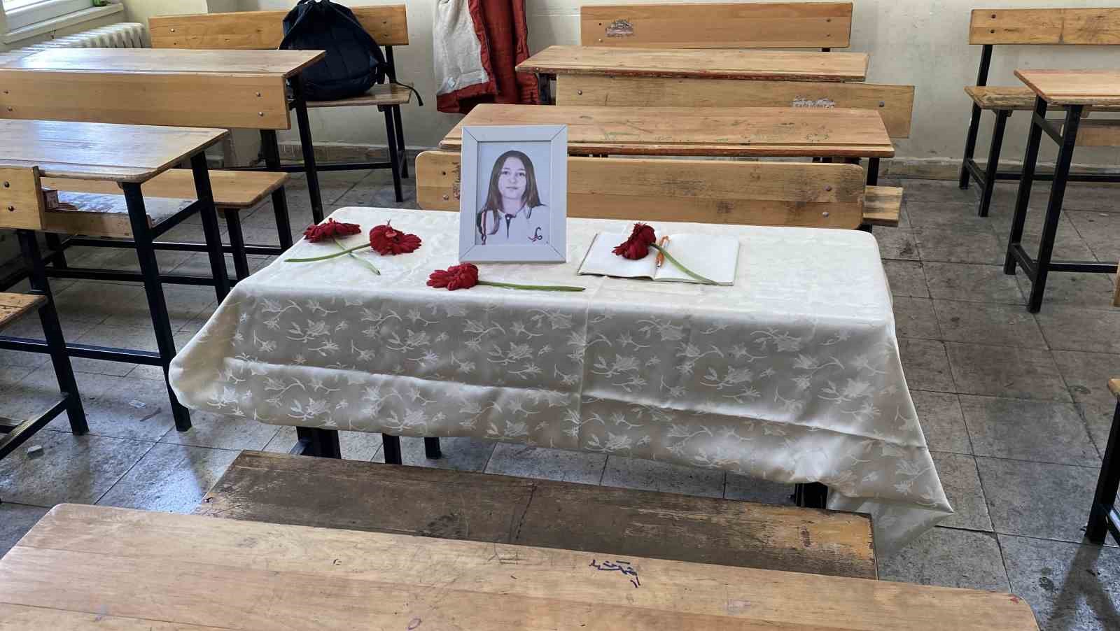 Kazada ölen küçük kız için sınıfında anı köşesi yapıldı
