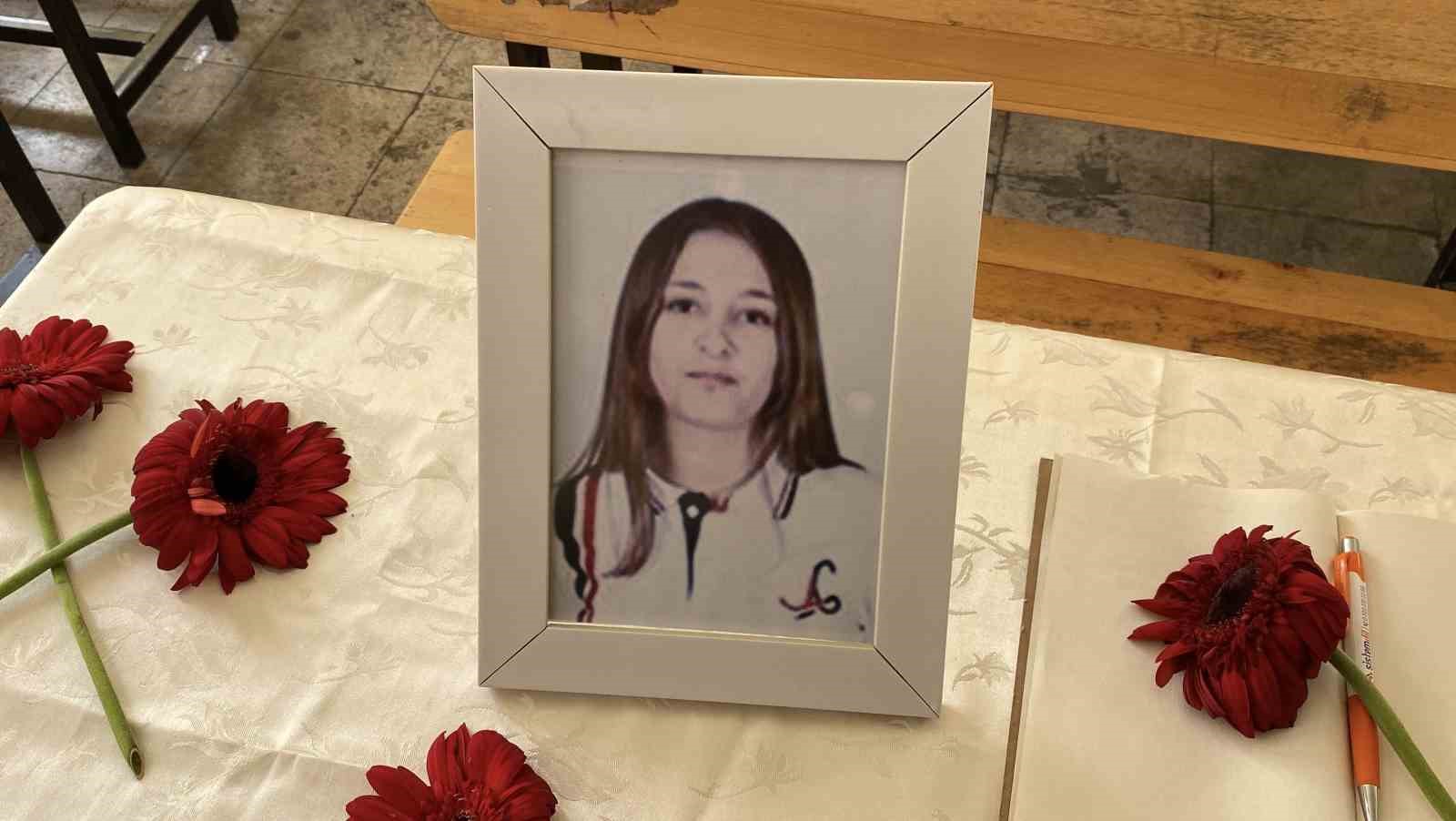 Kazada ölen küçük kız için sınıfında anı köşesi yapıldı
