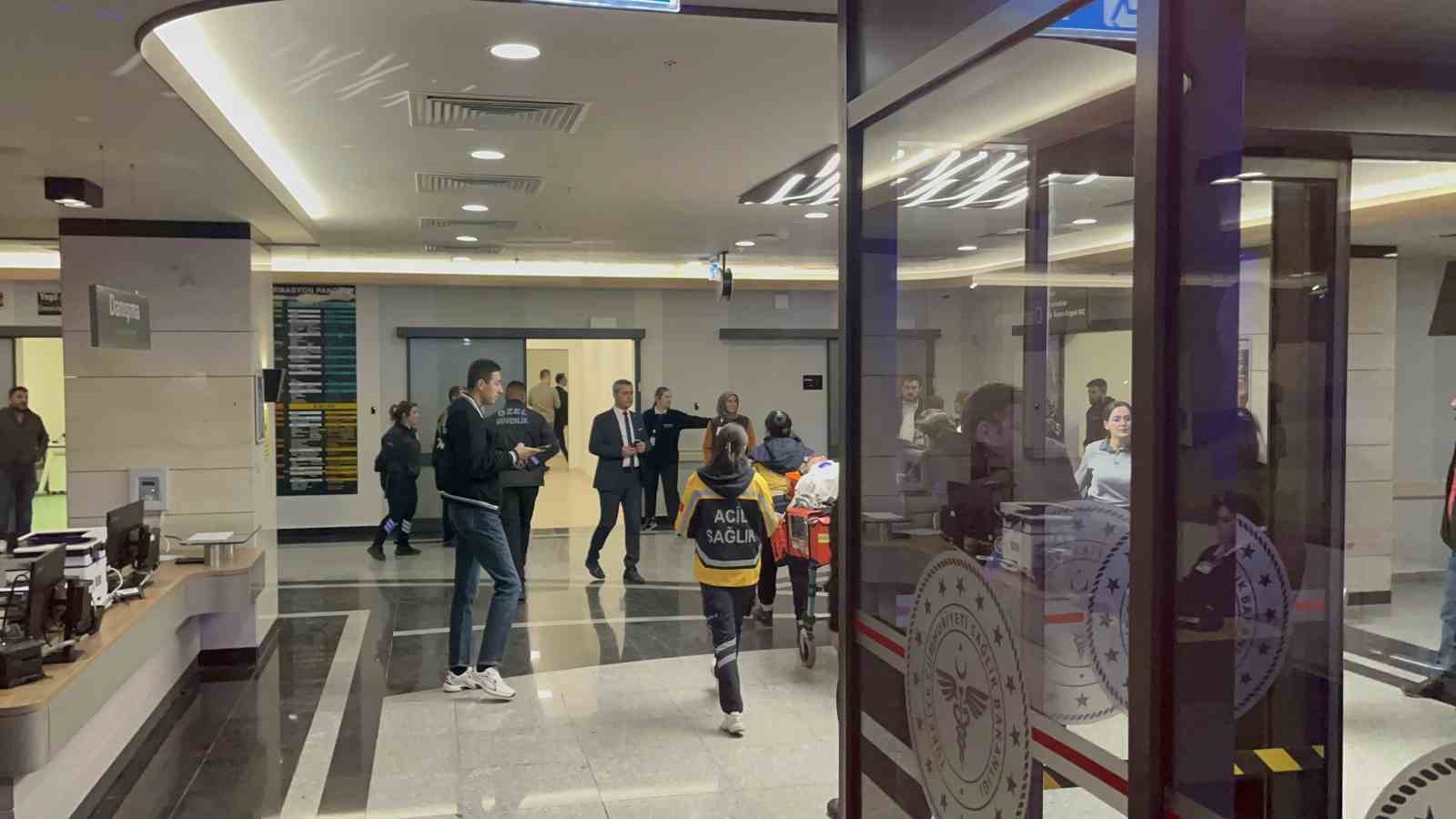 Kazada yaralanan Günyüzü Kaymakamı ve şoförü hastaneye getirildi
