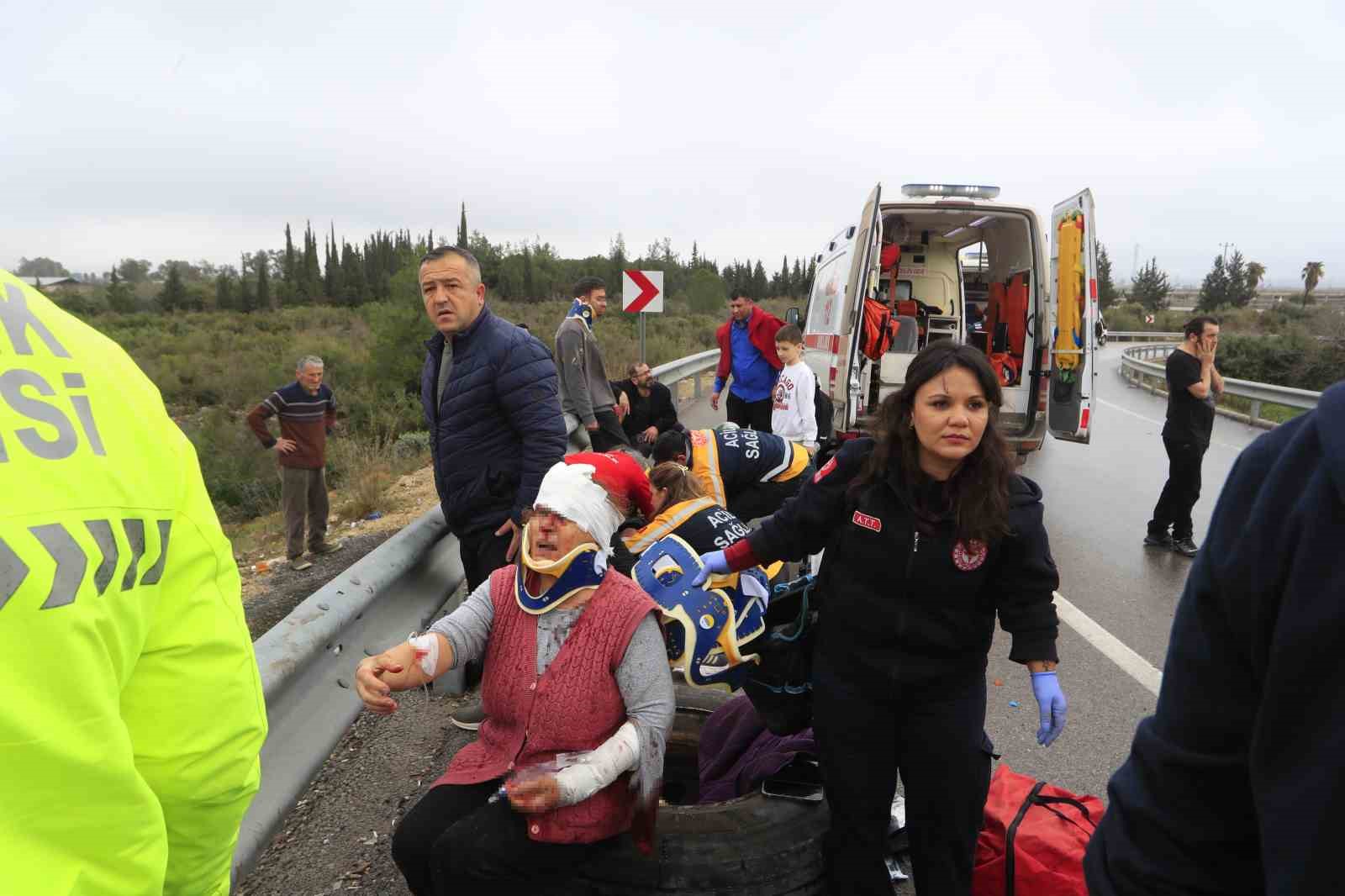 Kazada yaralanan yolcu o anları anlattı: "Önce yan yatıp süründük, sonra bariyer saplandı"
