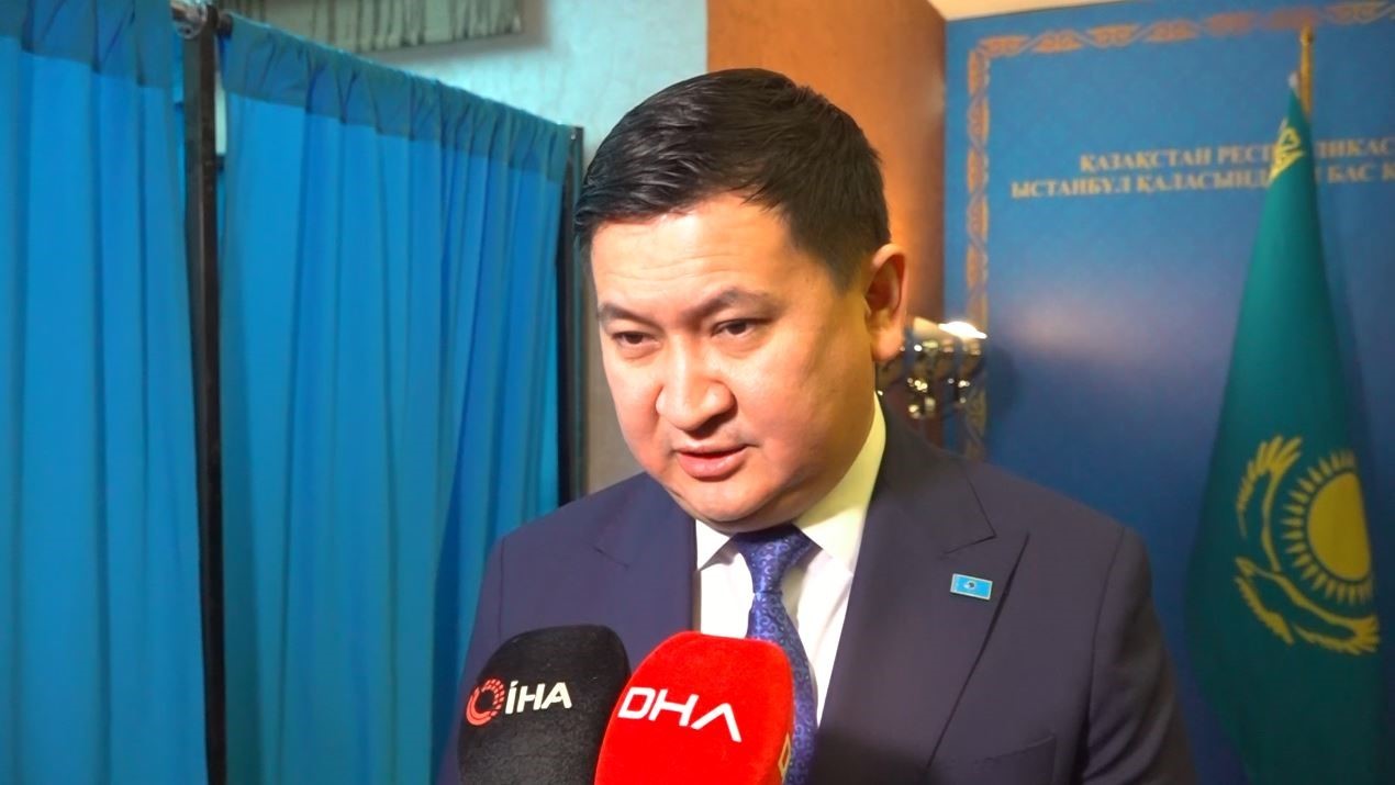 Kazakistan’da tarihi referandum için İstanbul’da sandıklar kuruldu
Kazakistan’da tarihi referandum için İstanbul’da sandıklar kuruldu