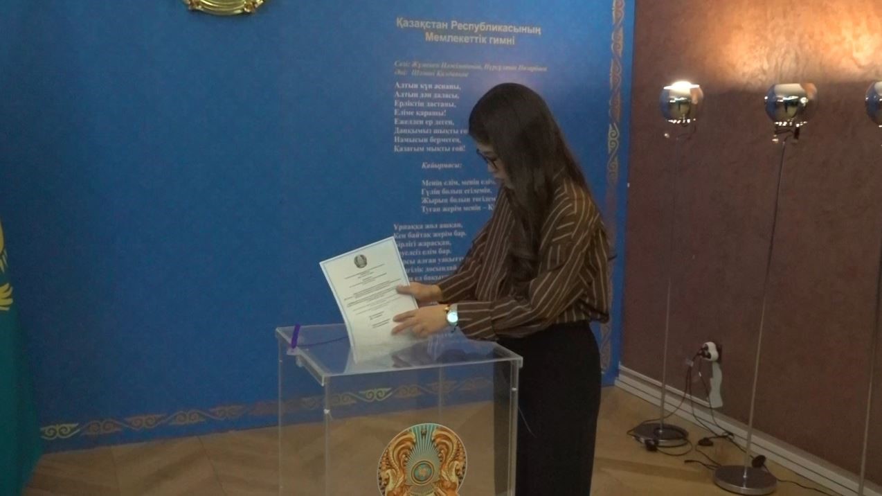 Kazakistan’da tarihi referandum için İstanbul’da sandıklar kuruldu
Kazakistan’da tarihi referandum için İstanbul’da sandıklar kuruldu