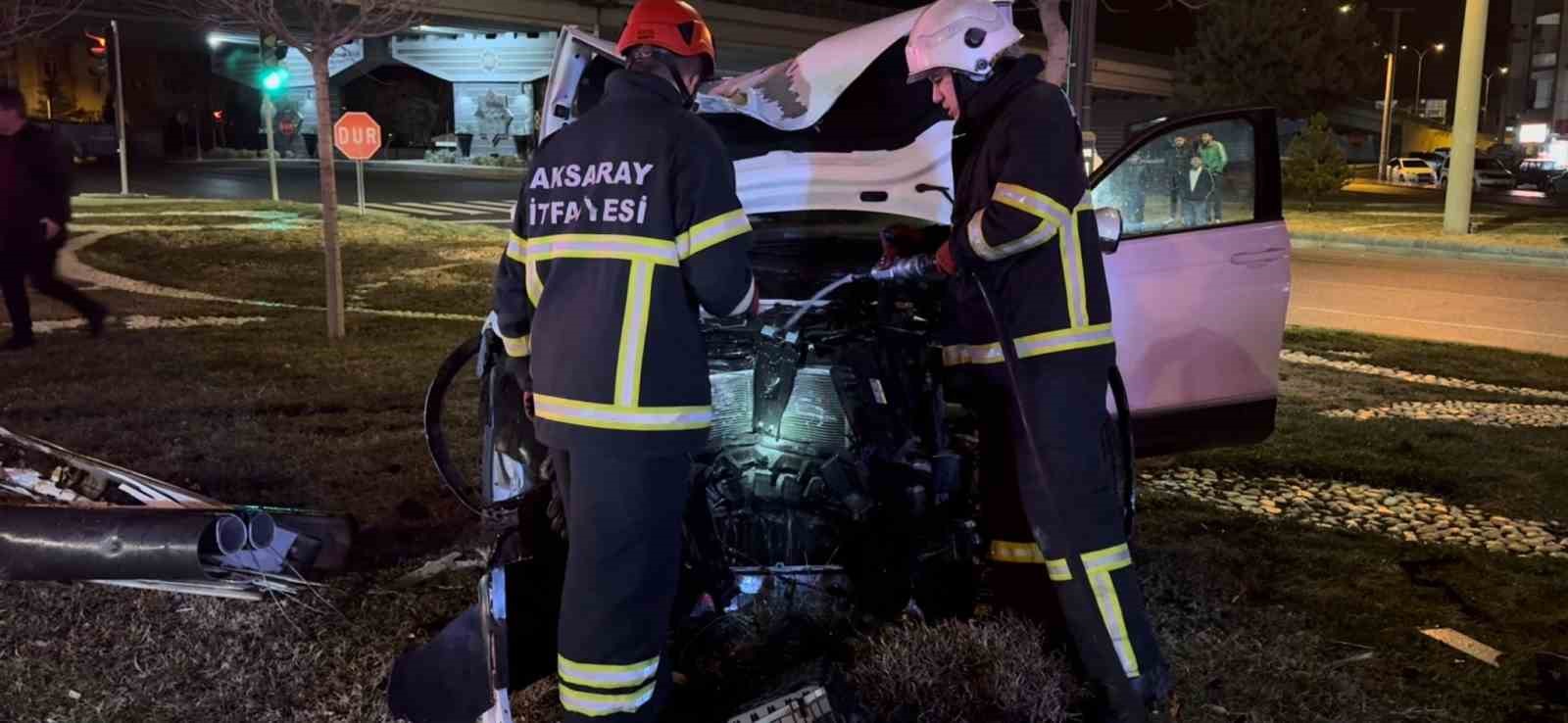 Kazaya karışan araçta yangın paniği
