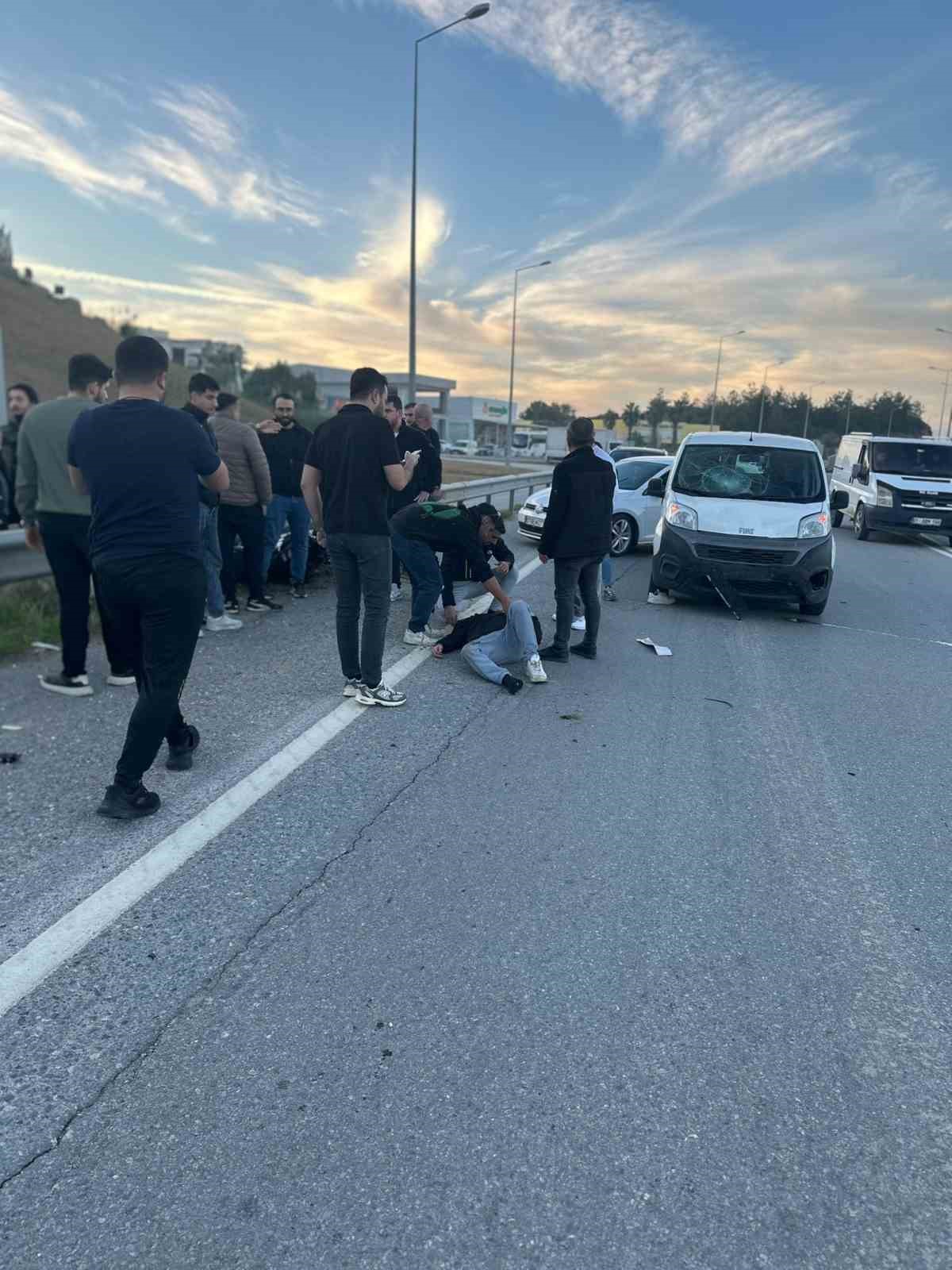 Kazaya müdahale trafik ekibinin uygulama yaptığını sandı, ters istikametten kaçarken kaza yaptı
