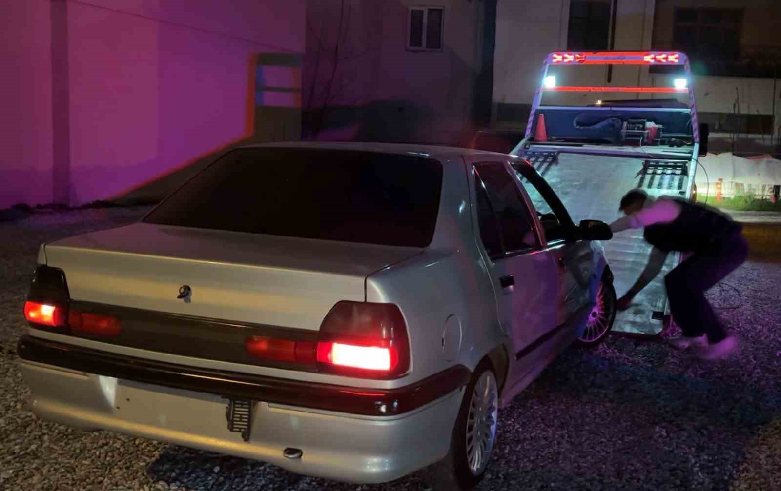 Kazaya yapınca plakaları söküp kaçtı ama polisten kaçamadı
