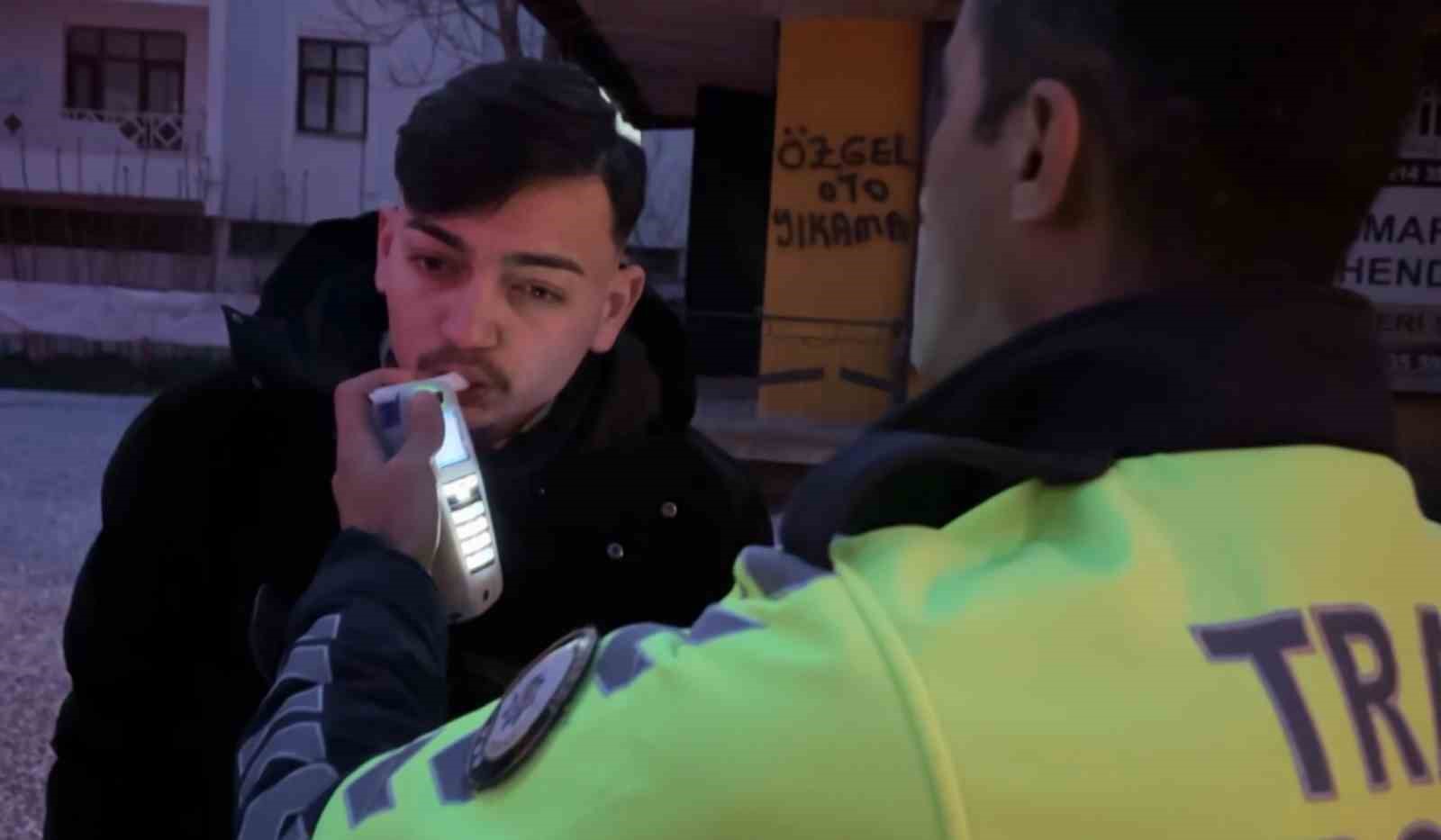 Kazaya yapınca plakaları söküp kaçtı ama polisten kaçamadı
