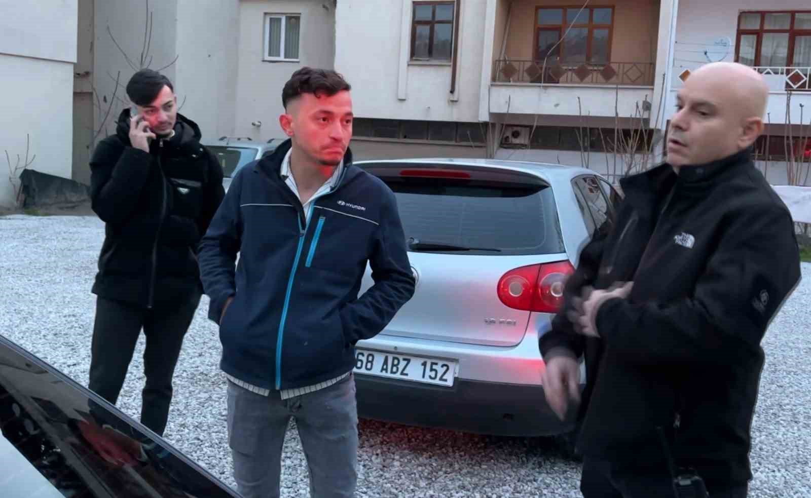 Kazaya yapınca plakaları söküp kaçtı ama polisten kaçamadı
