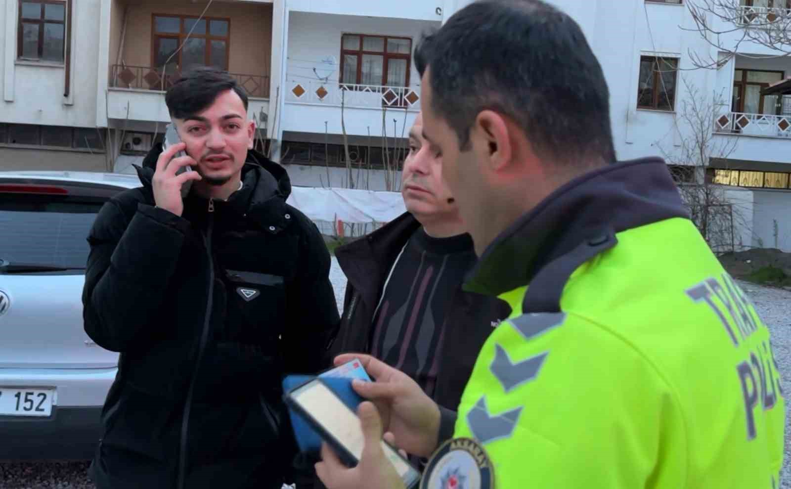 Kazaya yapınca plakaları söküp kaçtı ama polisten kaçamadı
