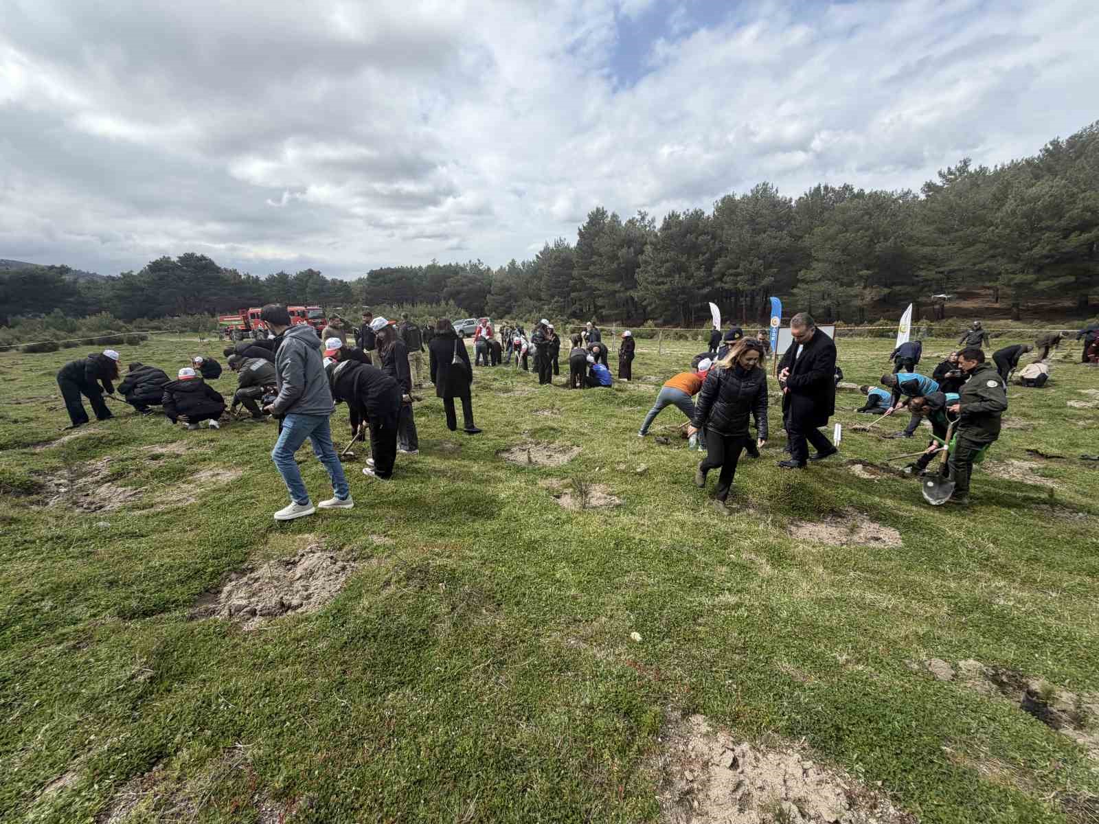 Kazdağları’nda fidanlar toprakla buluştu
