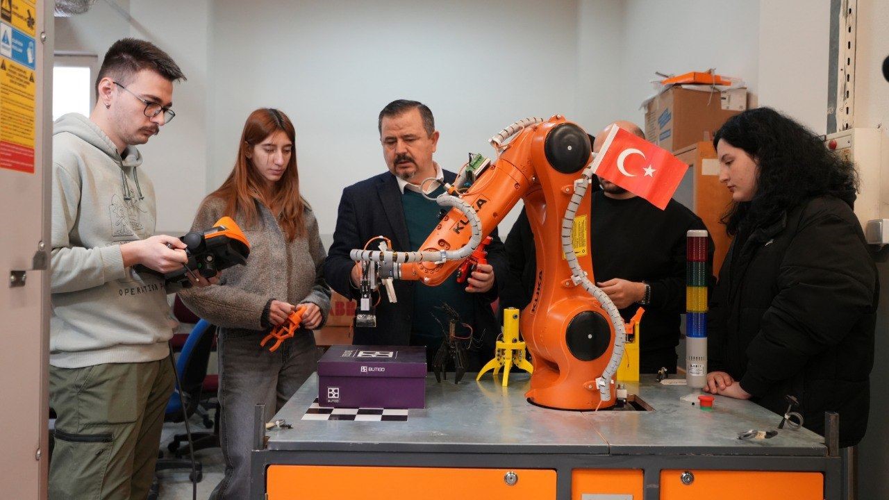 KBÜ’de yapay zekâ destekli robot projelerine TÜBİTAK desteği
