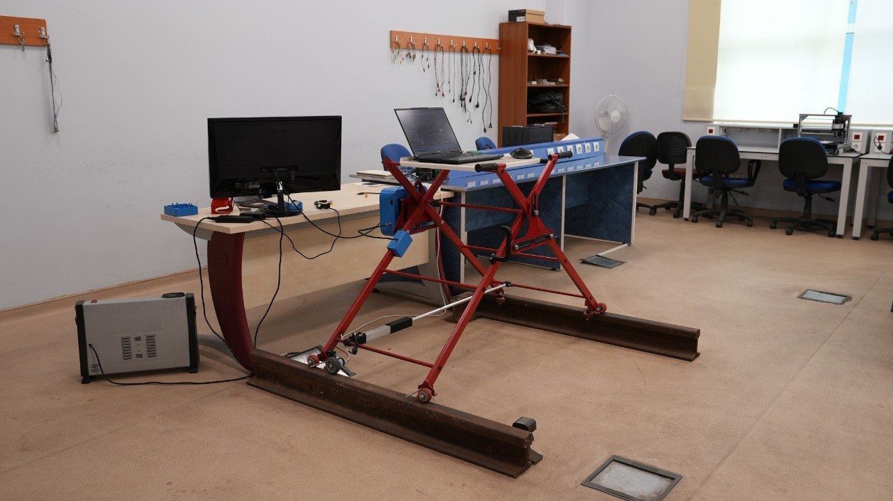 KBÜ’den raylara akıllı dokunuş: Güvenliği artıran iki yerli sistem
