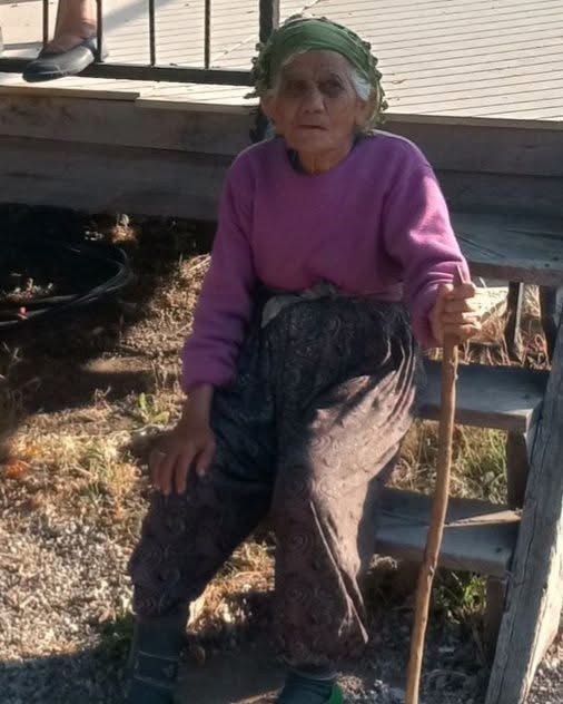 Keçilerin peşinden gidip kaya yarığına sıkışan Ayşe teyze komşularını dinlememiş
