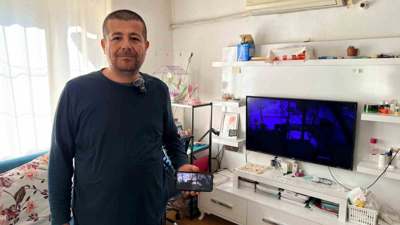 Keçilerine olan sevgisini teknolojiyle birleştirdi, anbean onları izliyor
Keçilerine olan sevgisini teknolojiyle birleştirdi, anbean onları izliyor