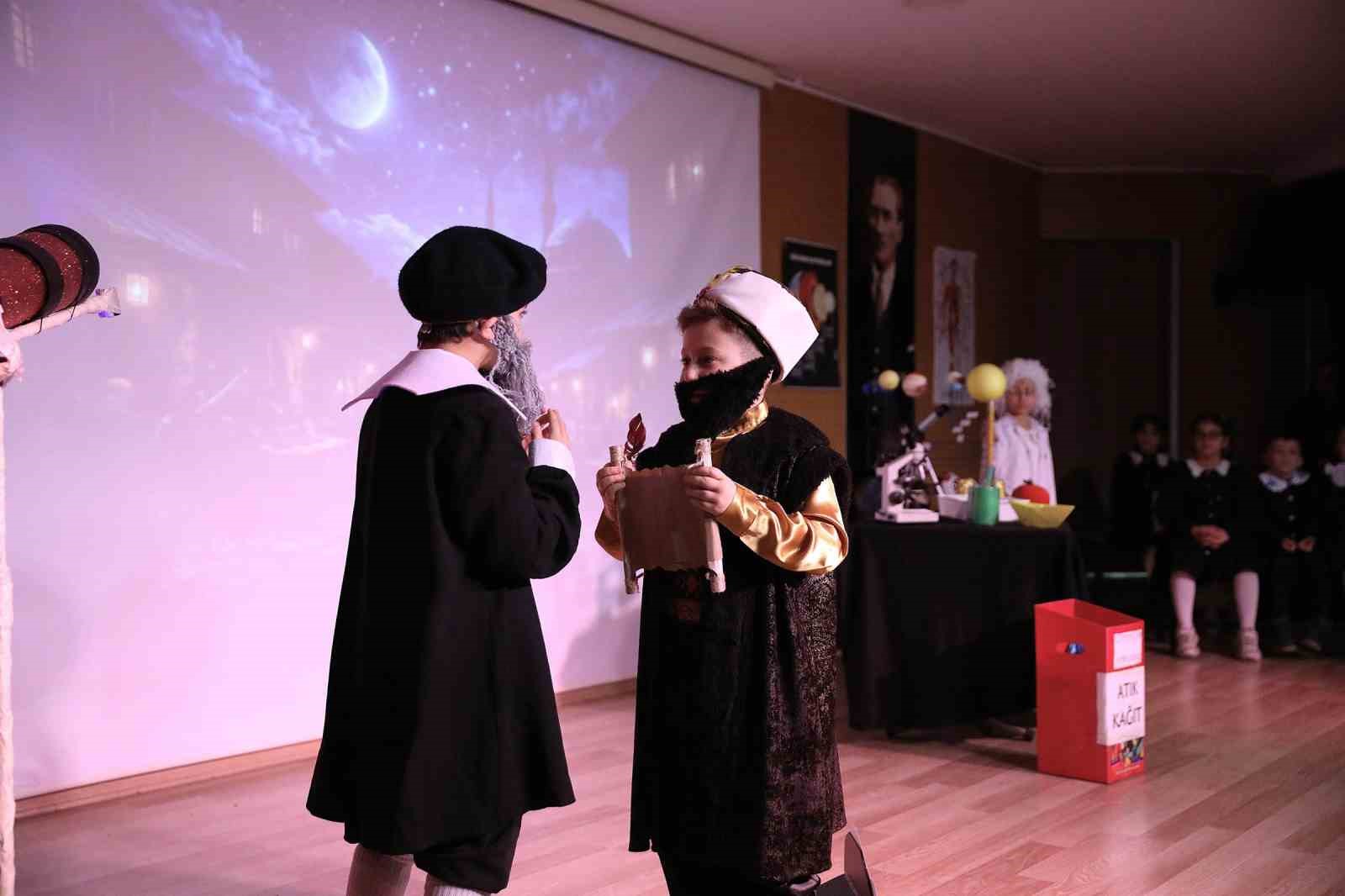 Keçiören Belediyesi’nde öğrenciler bilimi sahneye taşıdı
