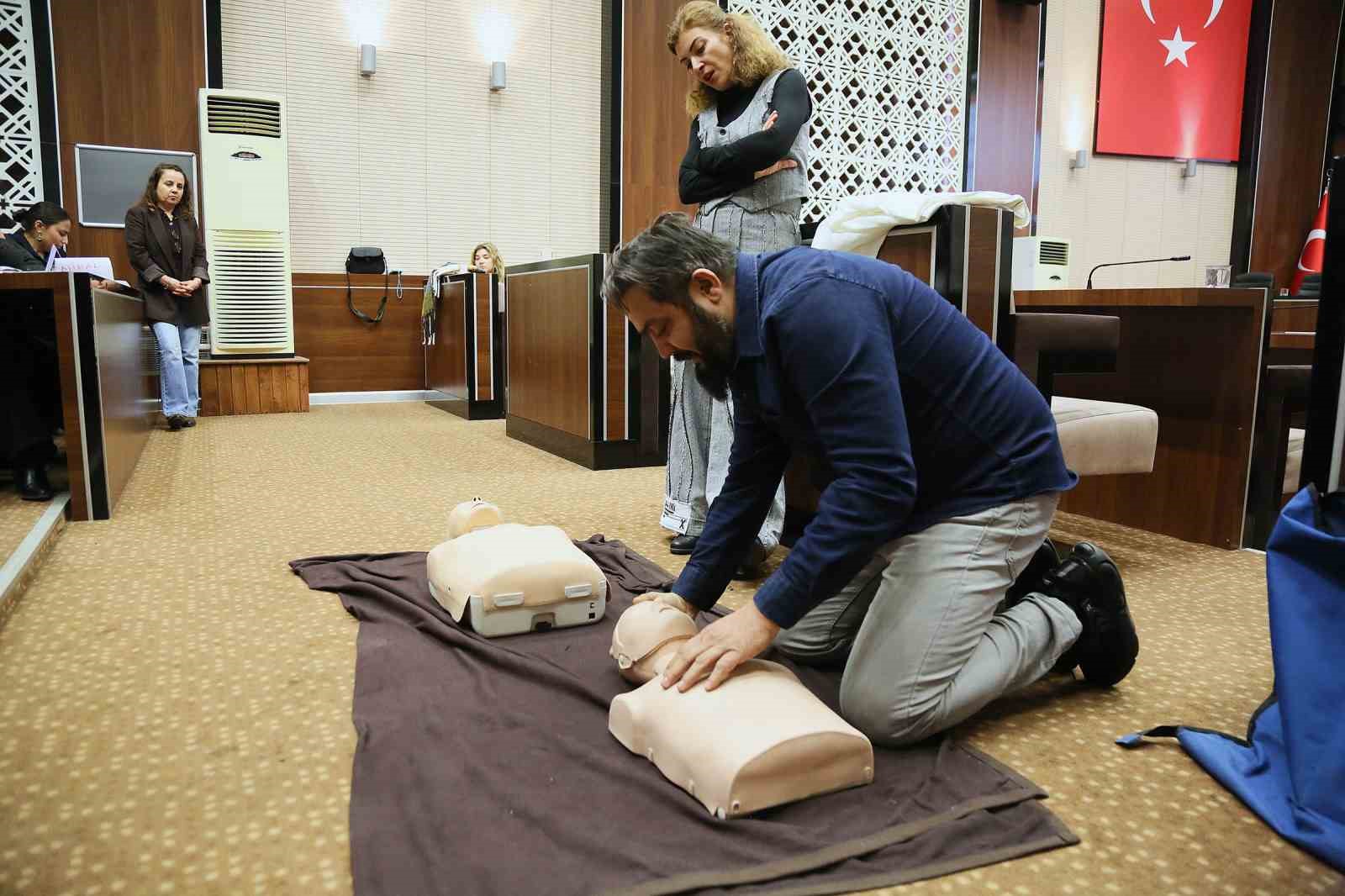 Keçiören Belediyesi’nden personele ilk yardım eğitimi
