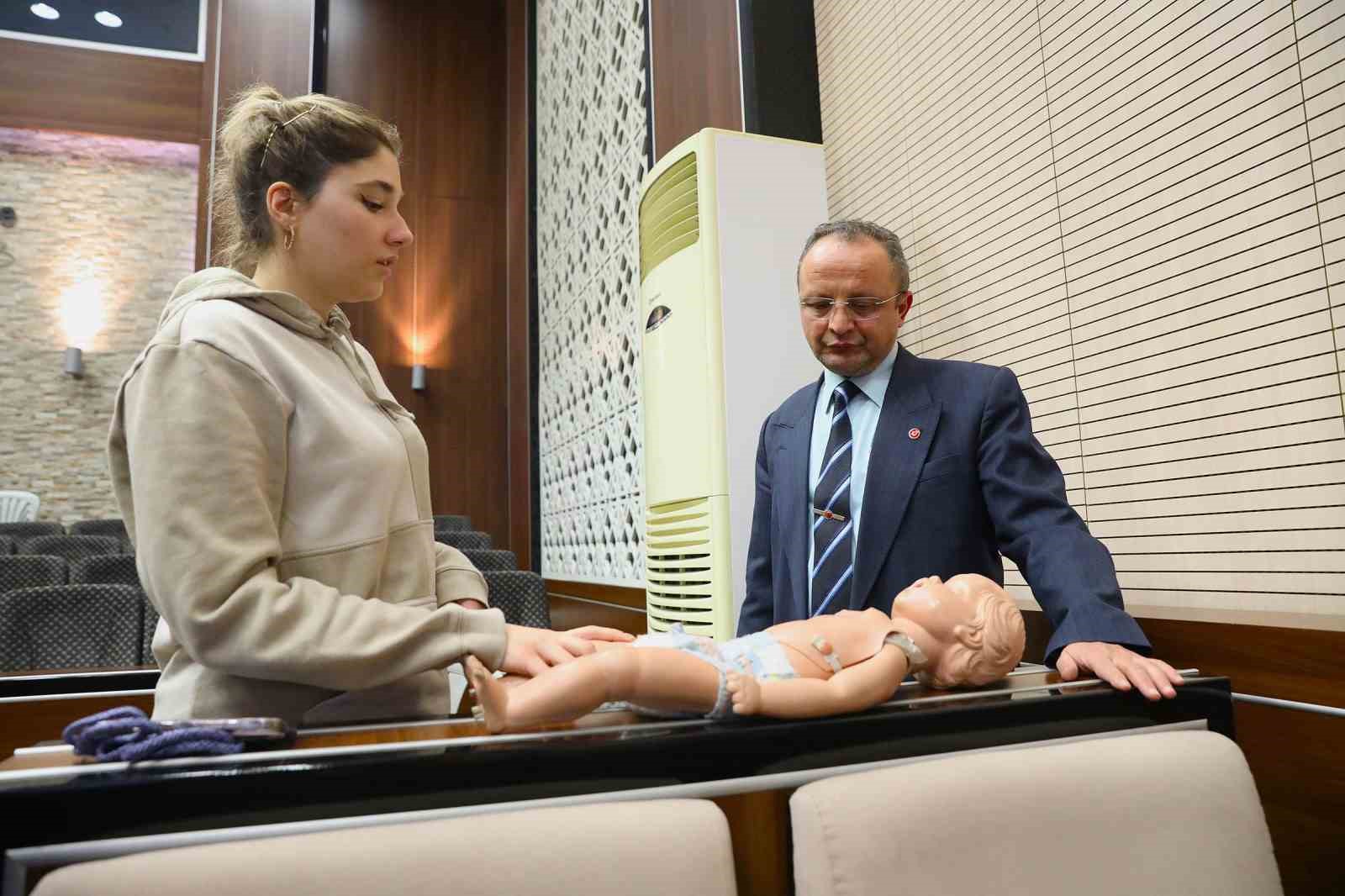 Keçiören Belediyesi’nden personele ilk yardım eğitimi
