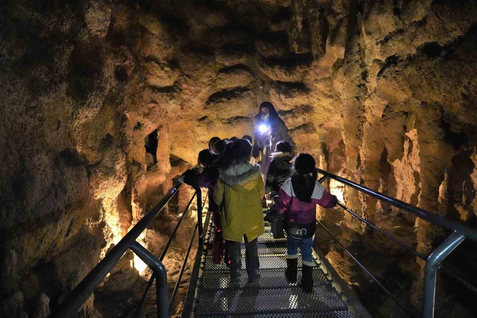 Keçiörenli minikler tabiat tarihiyle buluştu
Keçiörenli minikler tabiat tarihiyle buluştu