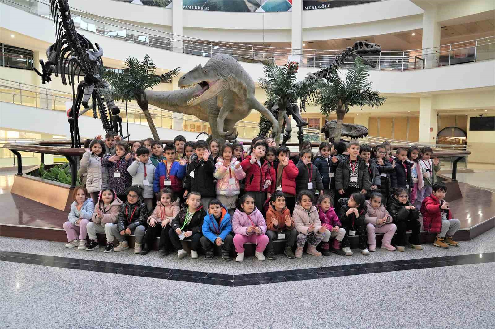 Keçiörenli minikler tabiat tarihiyle buluştu
Keçiörenli minikler tabiat tarihiyle buluştu