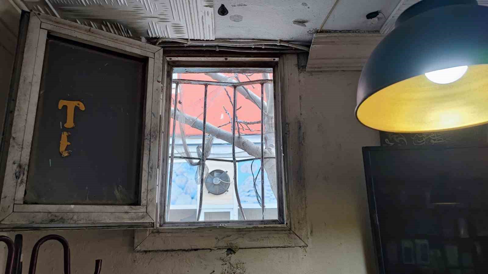 "Kedi bile zor girer" denilen pencereden girdi, sadece iPhone’ları çaldı
