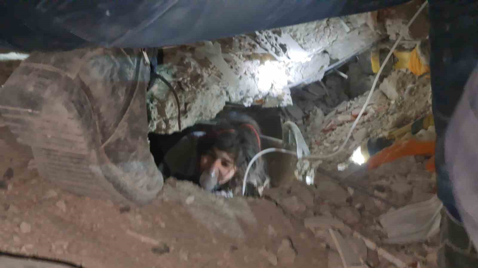 Kedi sesi sandı, bir çocuğun hayatı 40 saat sonra kurtarıldı
