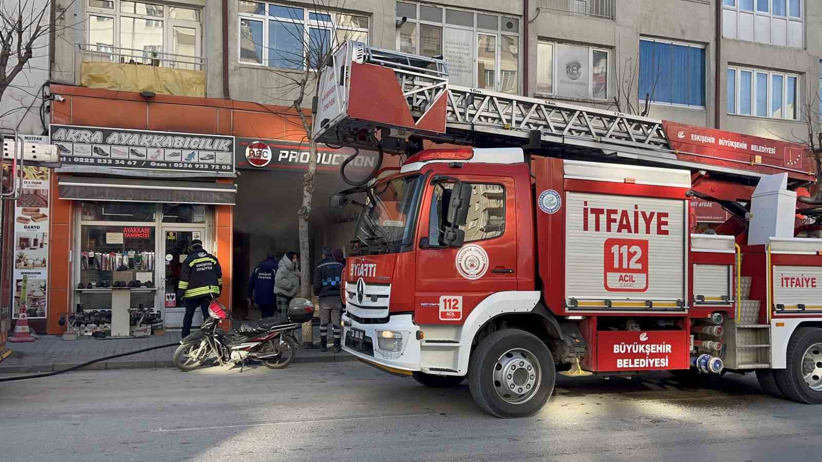 Kediler ısınsın diye kullanılan elektrikli ısıtıcı yangına sebep oldu
