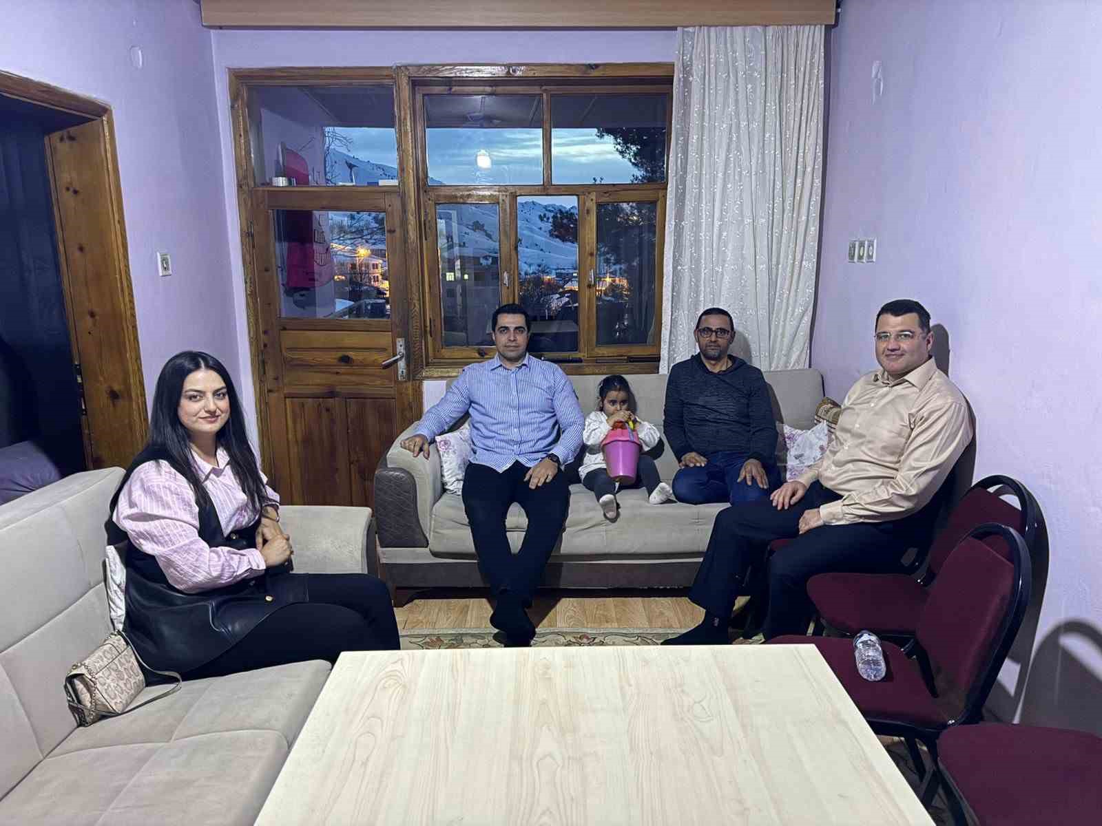 Kemah Kaymakamı Tutay ailesiyle iftar sofrasında buluştu
