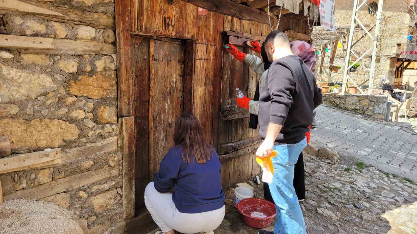 Kemaliye’de ahşap mimarinin korunması için akademik çalışma başlatıldı
