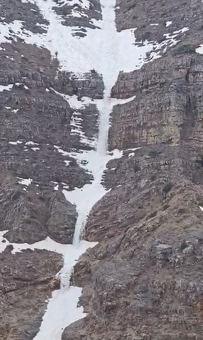 Kemaliye’de "kar şelalesi" görüntülendi
