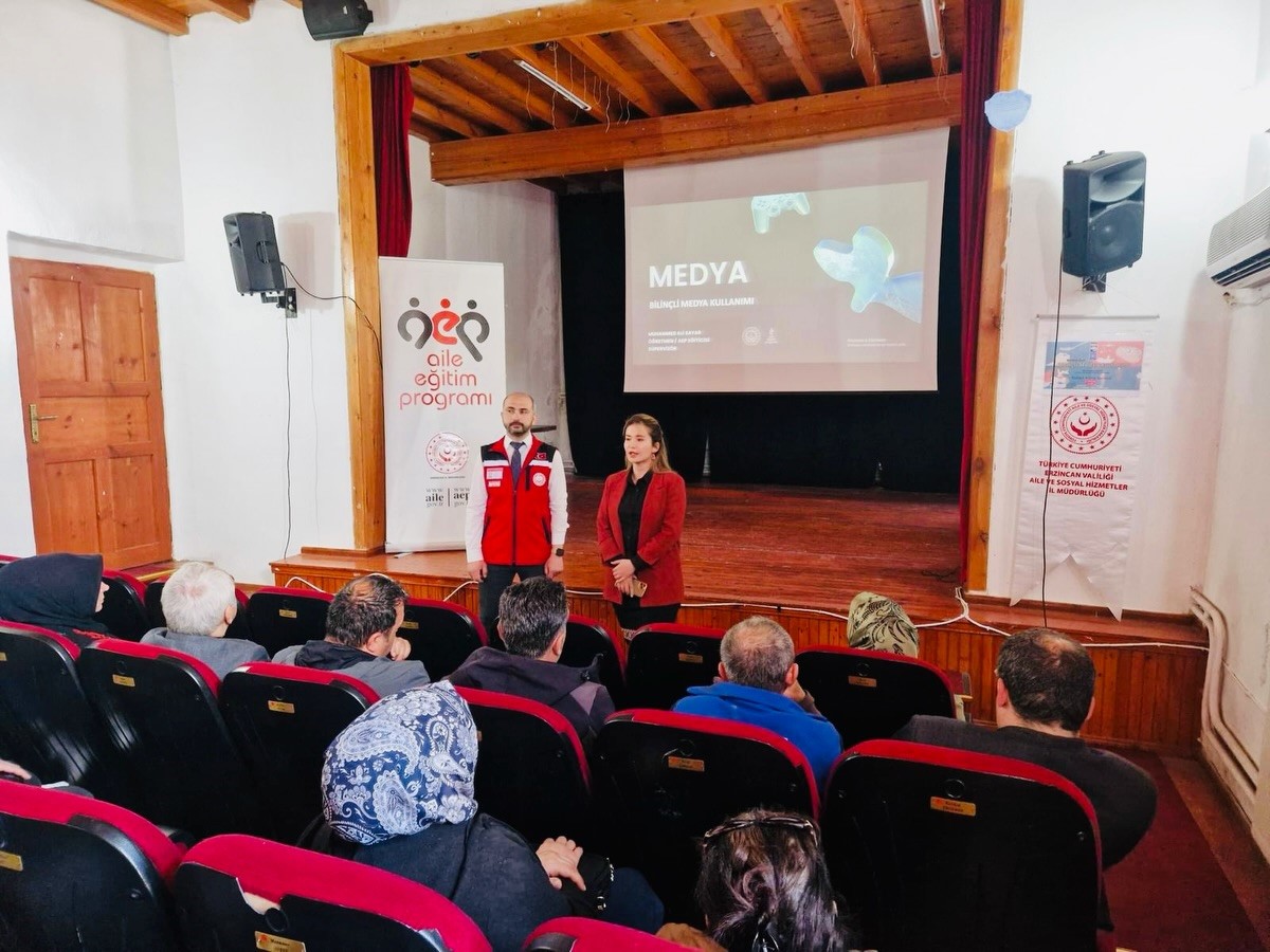Kemaliye’de velilere "Bilinçli Medya Kullanımı" eğitimi
